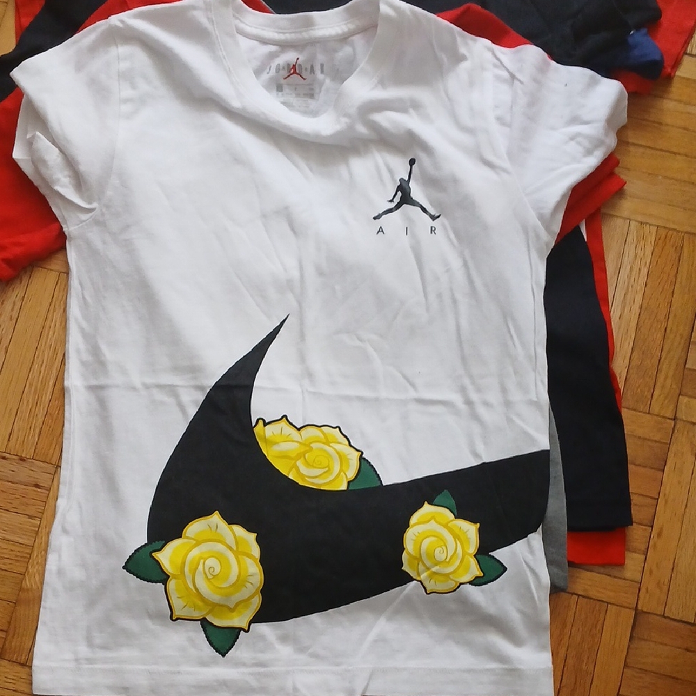 Nike Artistic White and Black Short Sleeve Tee